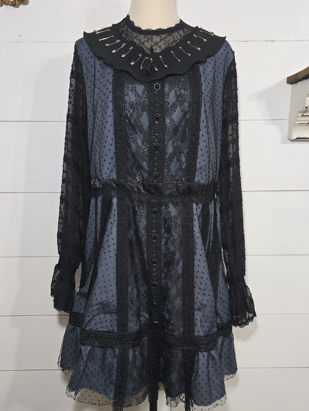 Beetlejuice Lydia Deetz Black Lace Cosplay Dress Gothic Ruffle Safety Pin Collar